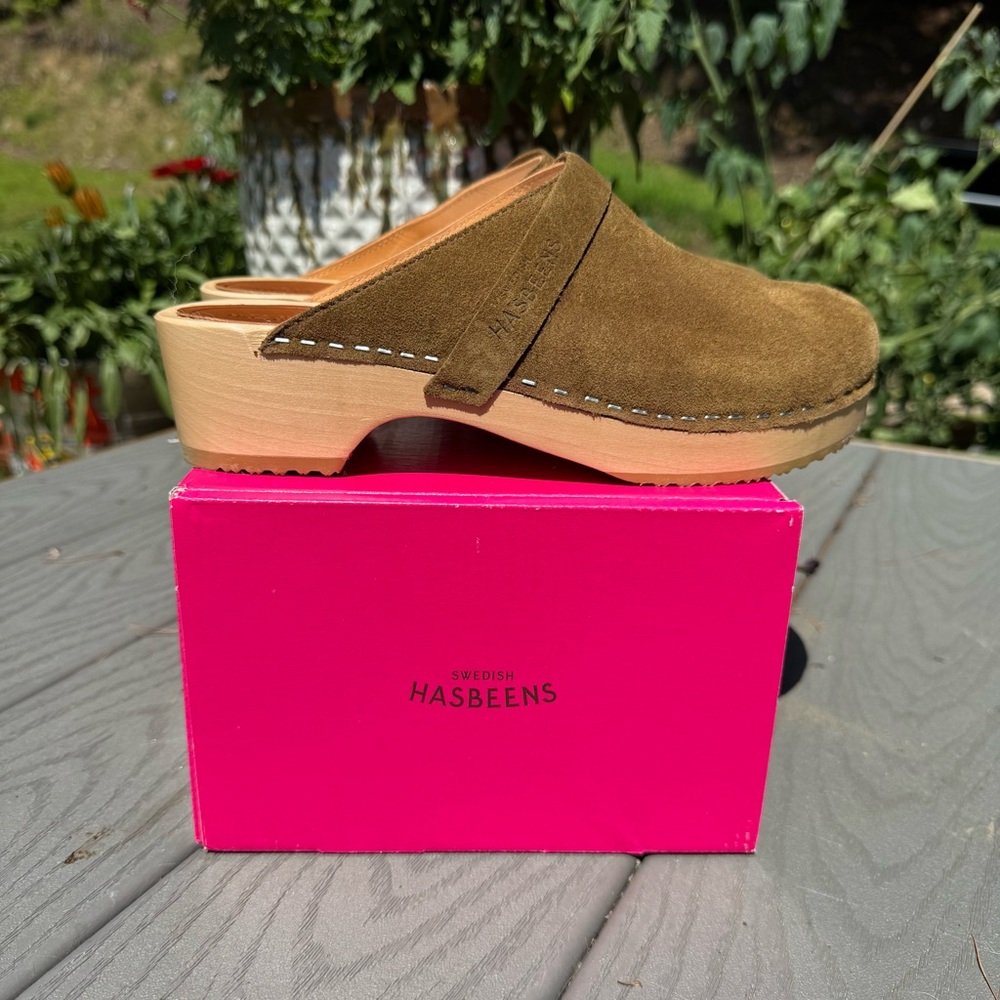 NEW Swedish Hasbeens Husband Clogs Tobacco Suede Size 39